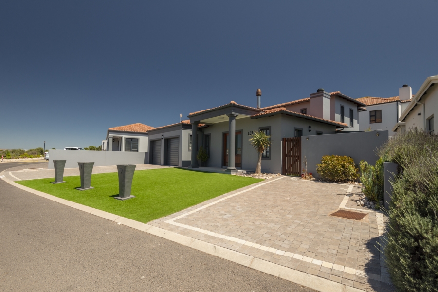 4 Bedroom Property for Sale in Calypso Beach Western Cape